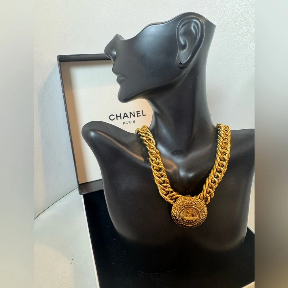 CHANEL vintage choker - Picture 4 of 9